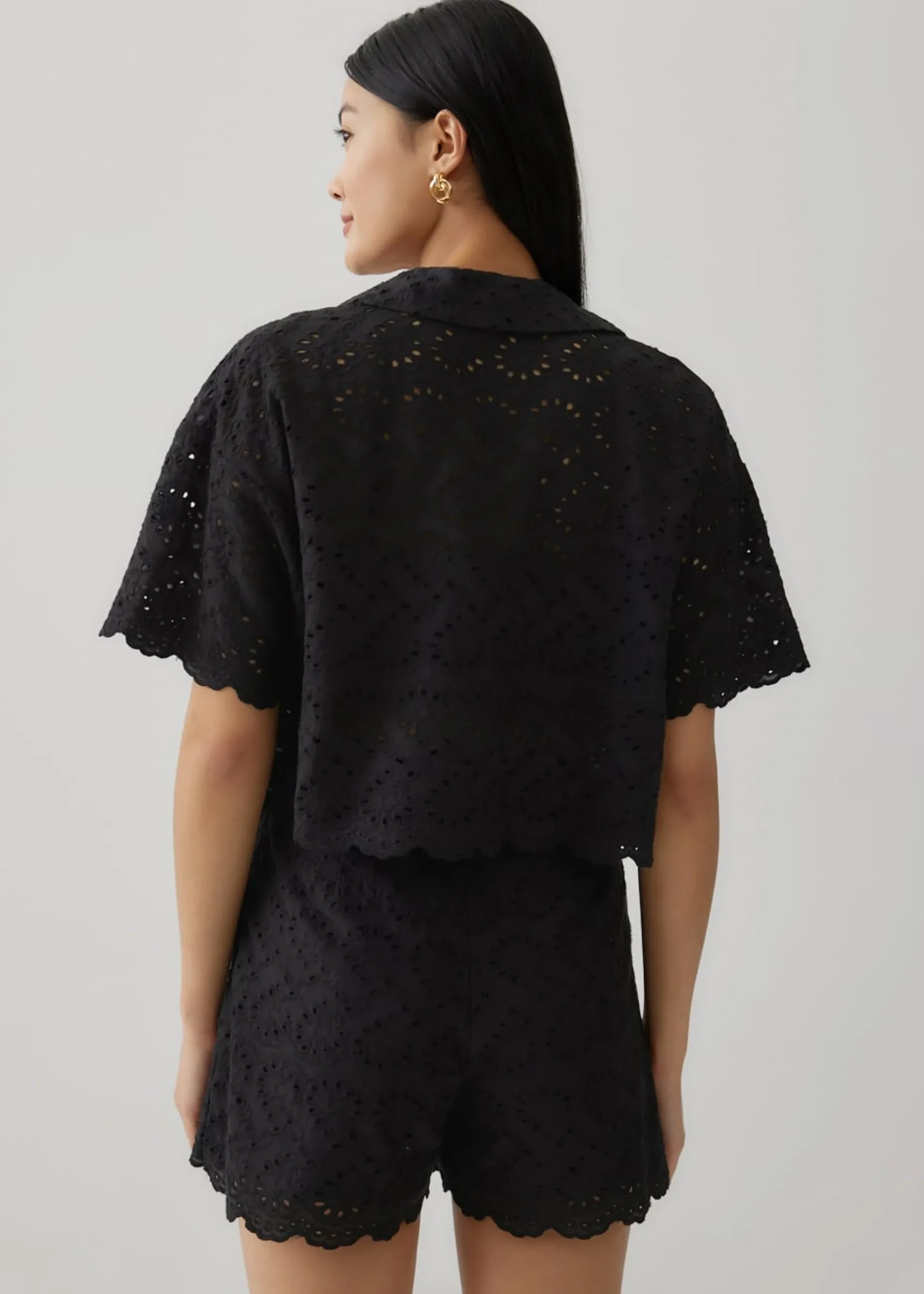 Alodia Broderie Crop Shirt