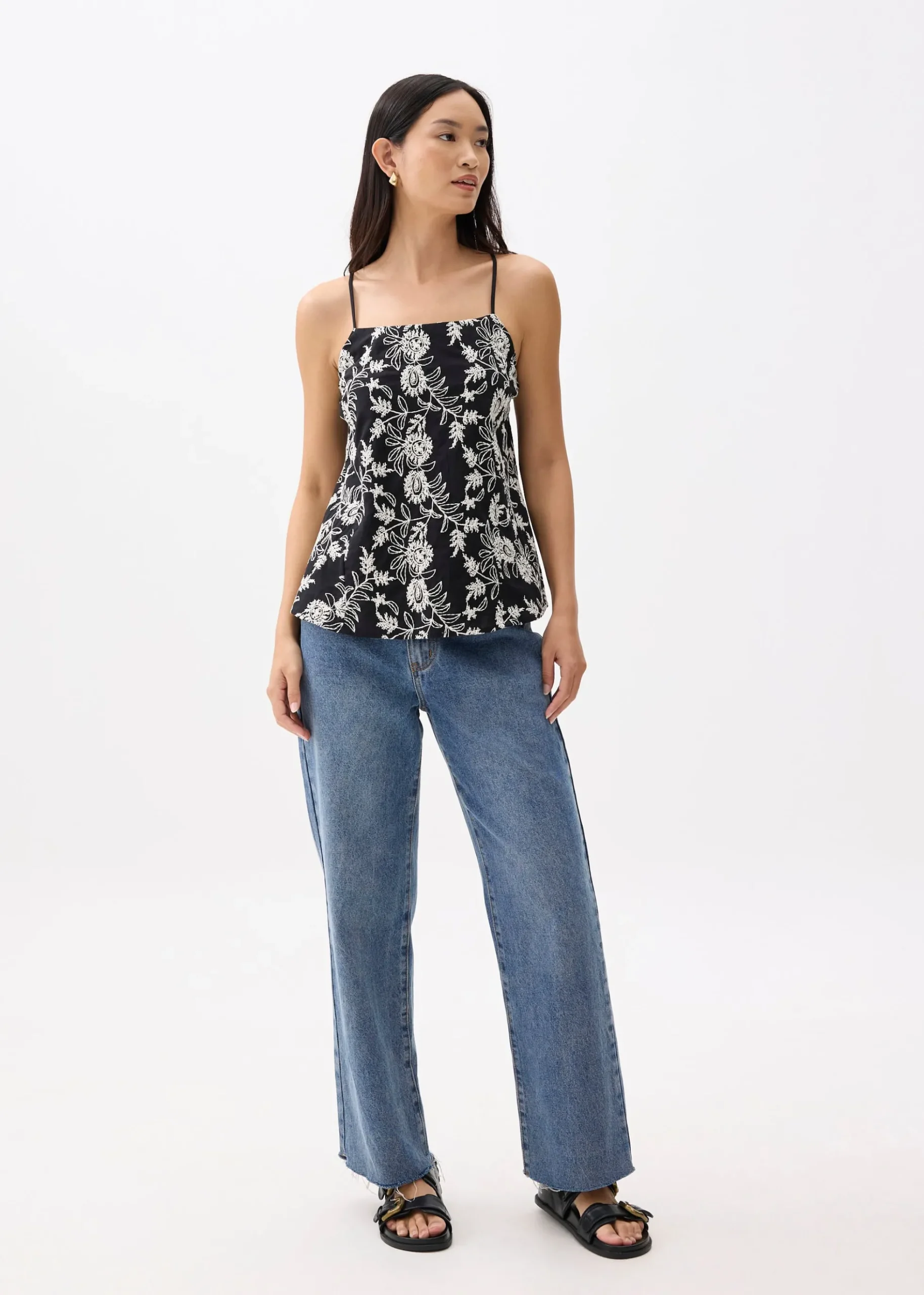 Broderie Straight Neck Trapeze Camisole Top