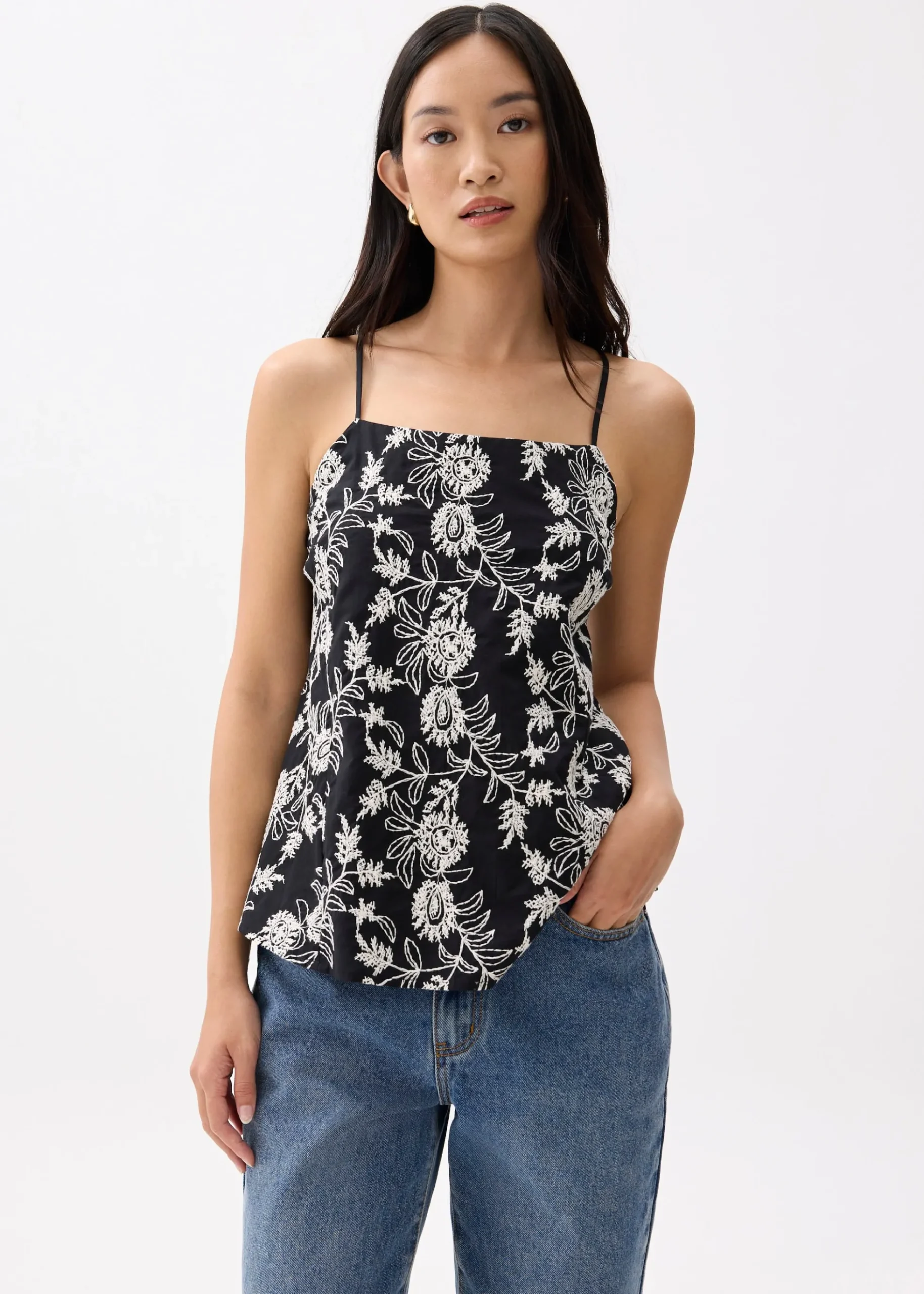 Broderie Straight Neck Trapeze Camisole Top