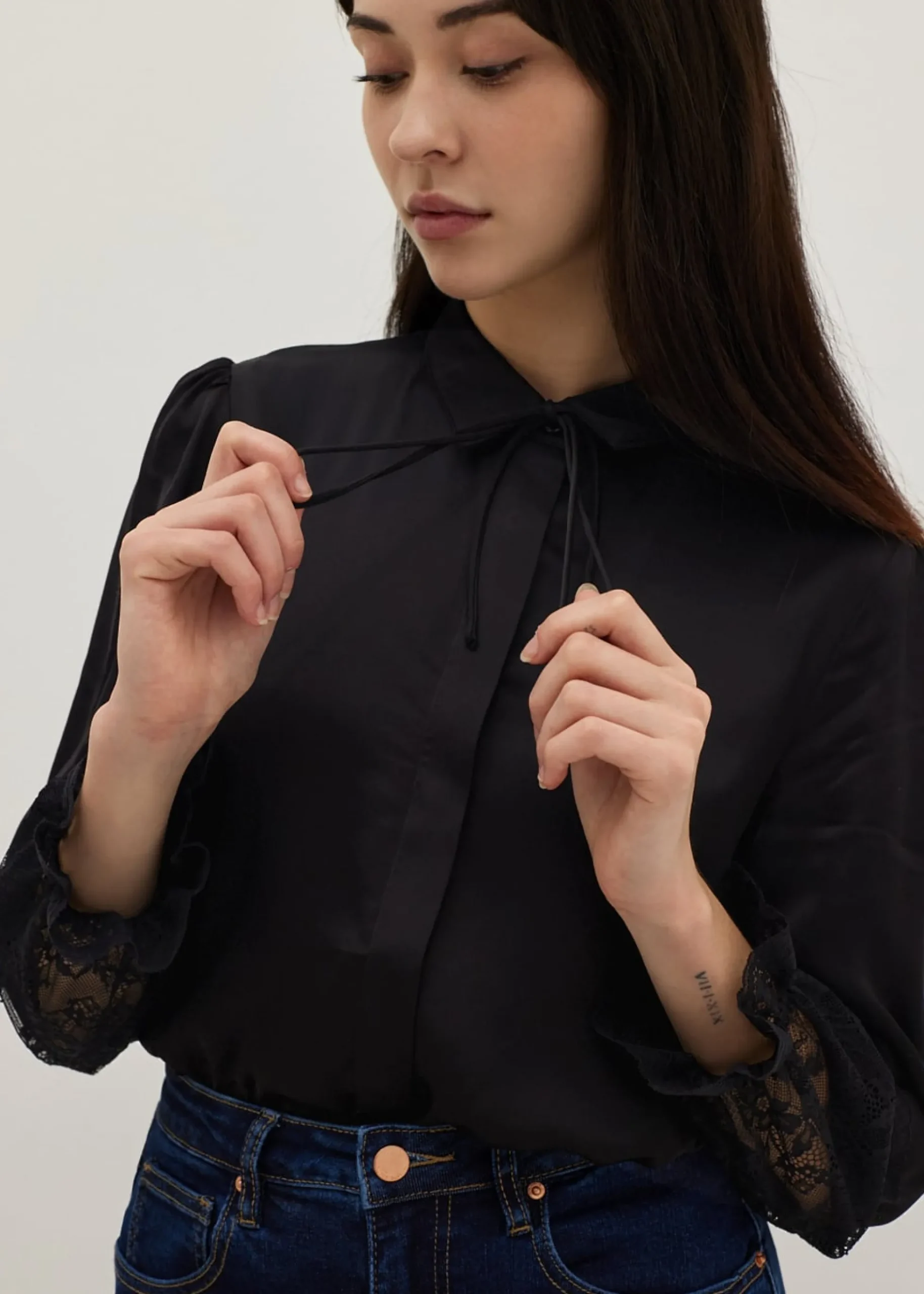 Collared Lace Cuff Sleeve Blouse
