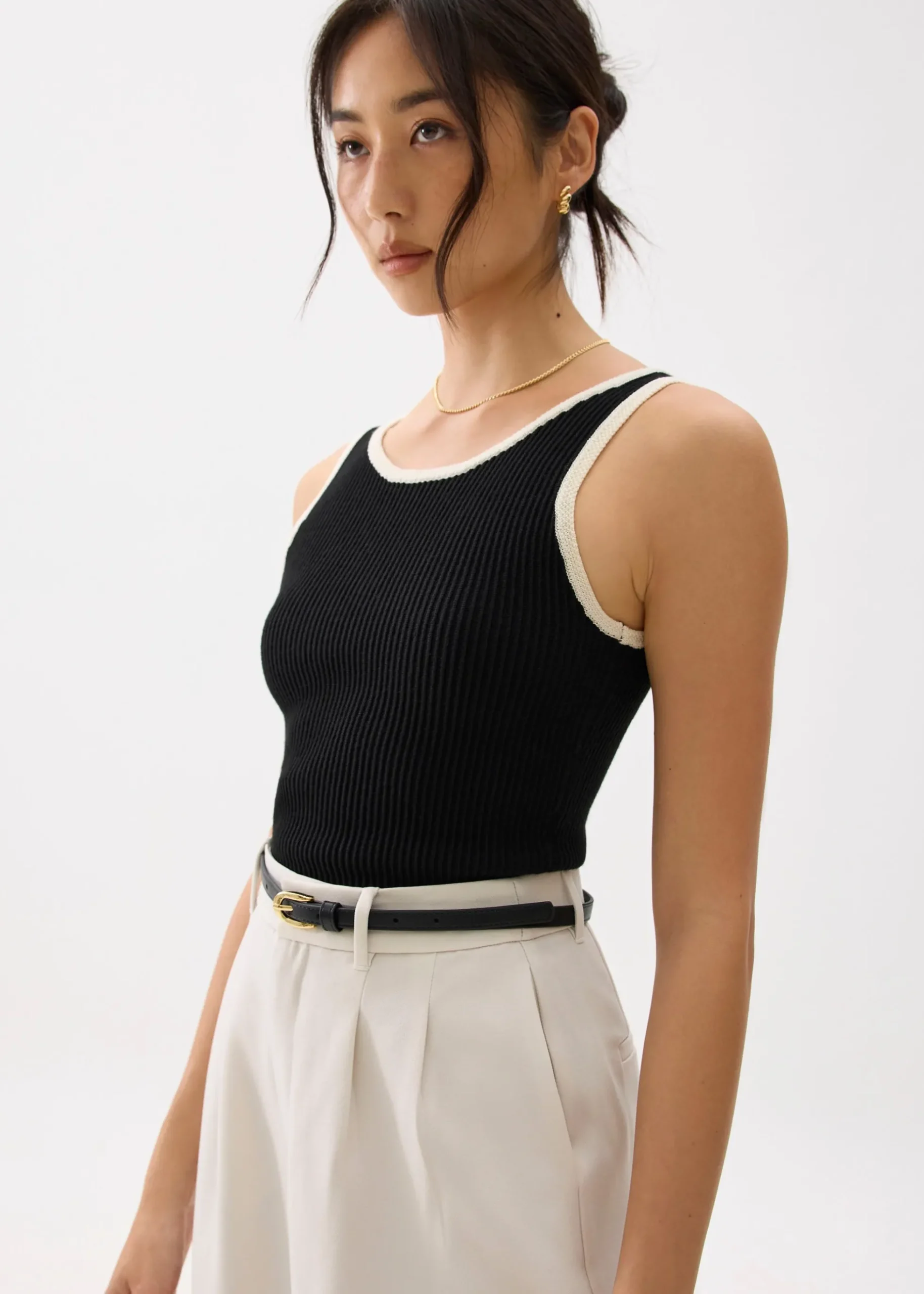 Contrast Knit V-neck Fitted Crop Top