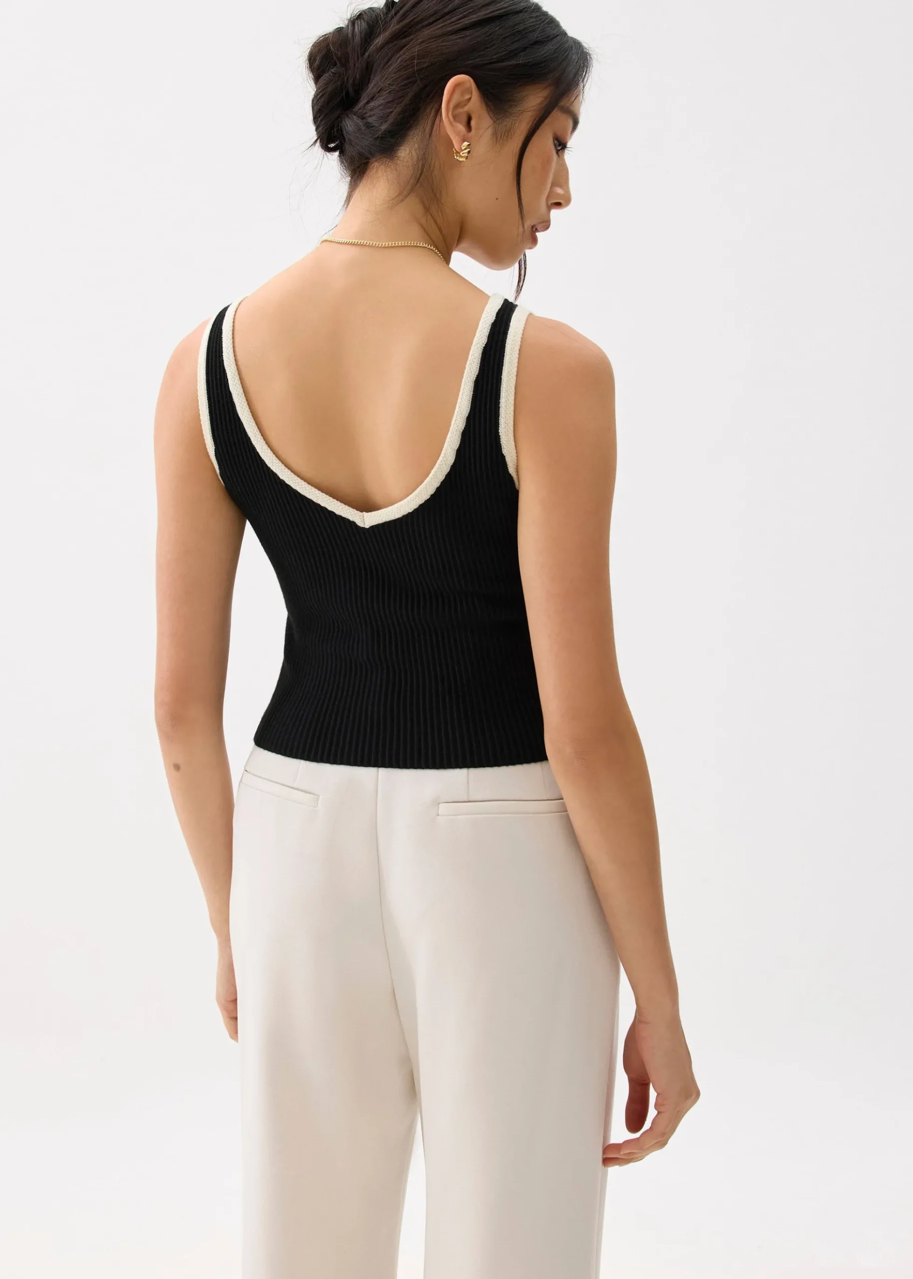 Contrast Knit V-neck Fitted Crop Top