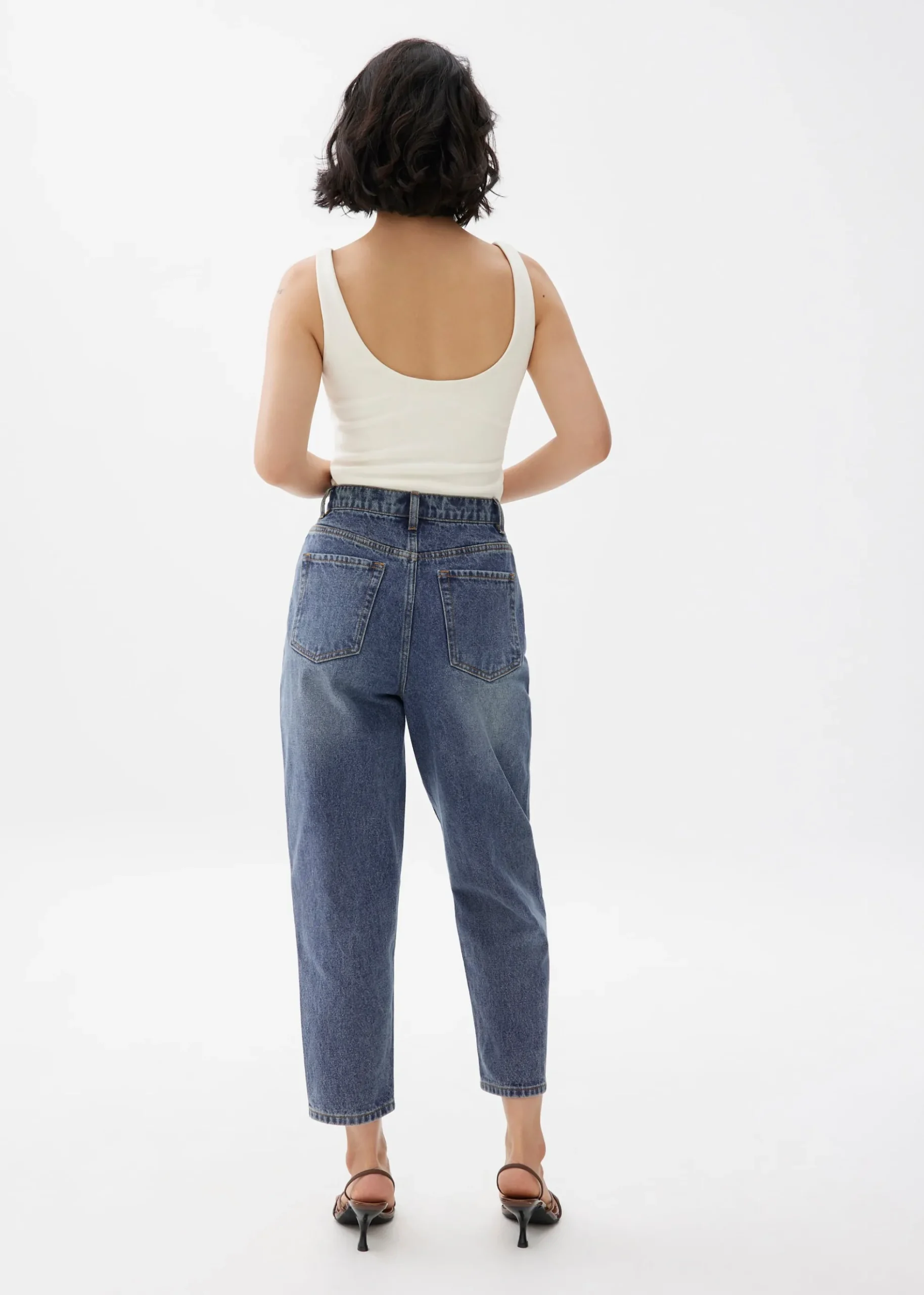 Flynn Cropped Mom Jeans