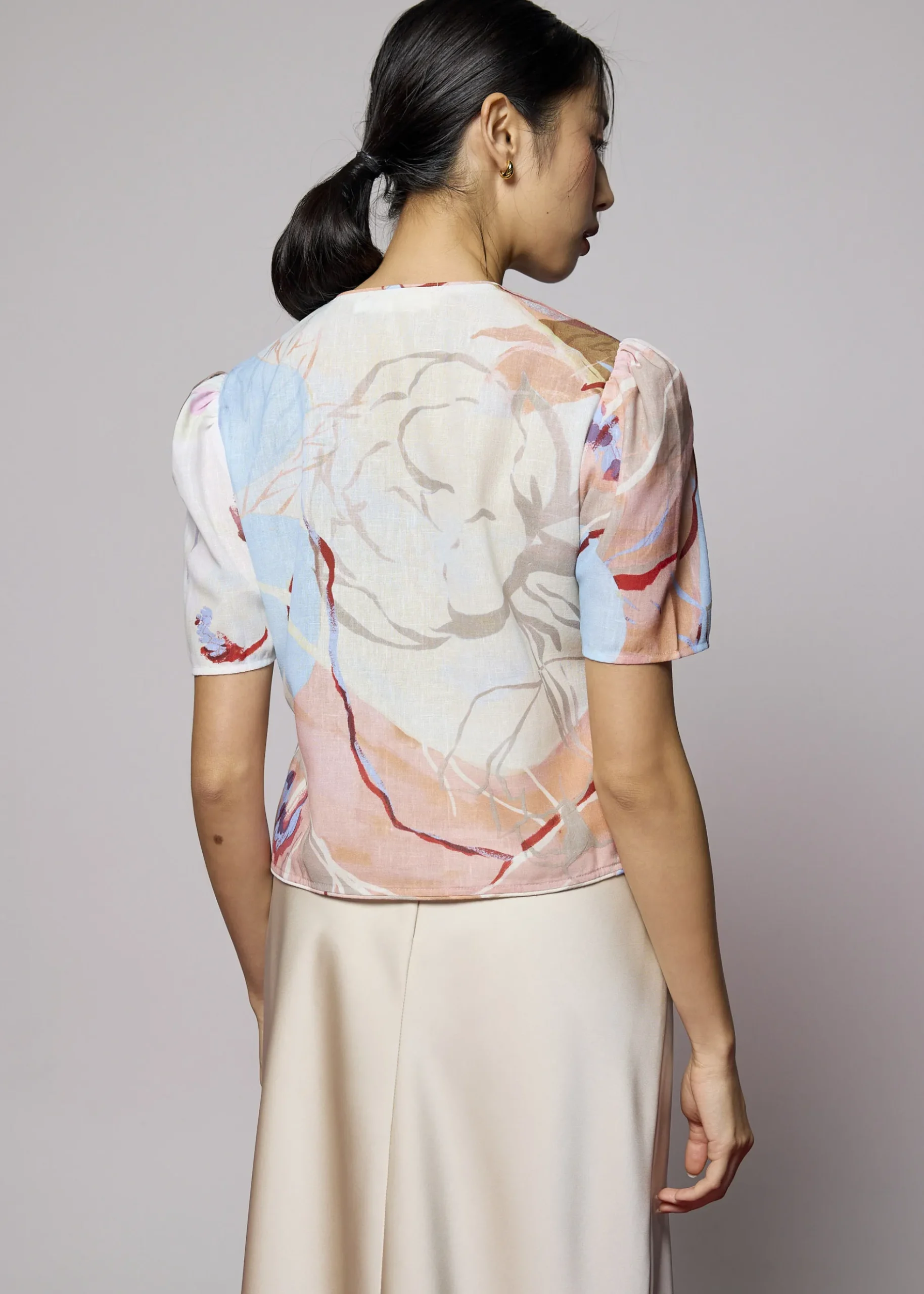 Front Tie Puff Sleeve Top in Tossed Blooms