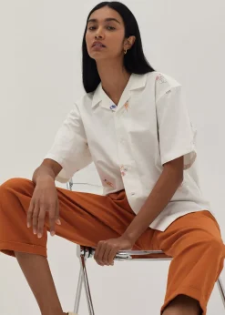 Jaylee Unisex Embroidered Relaxed Shirt in Humble Abode
