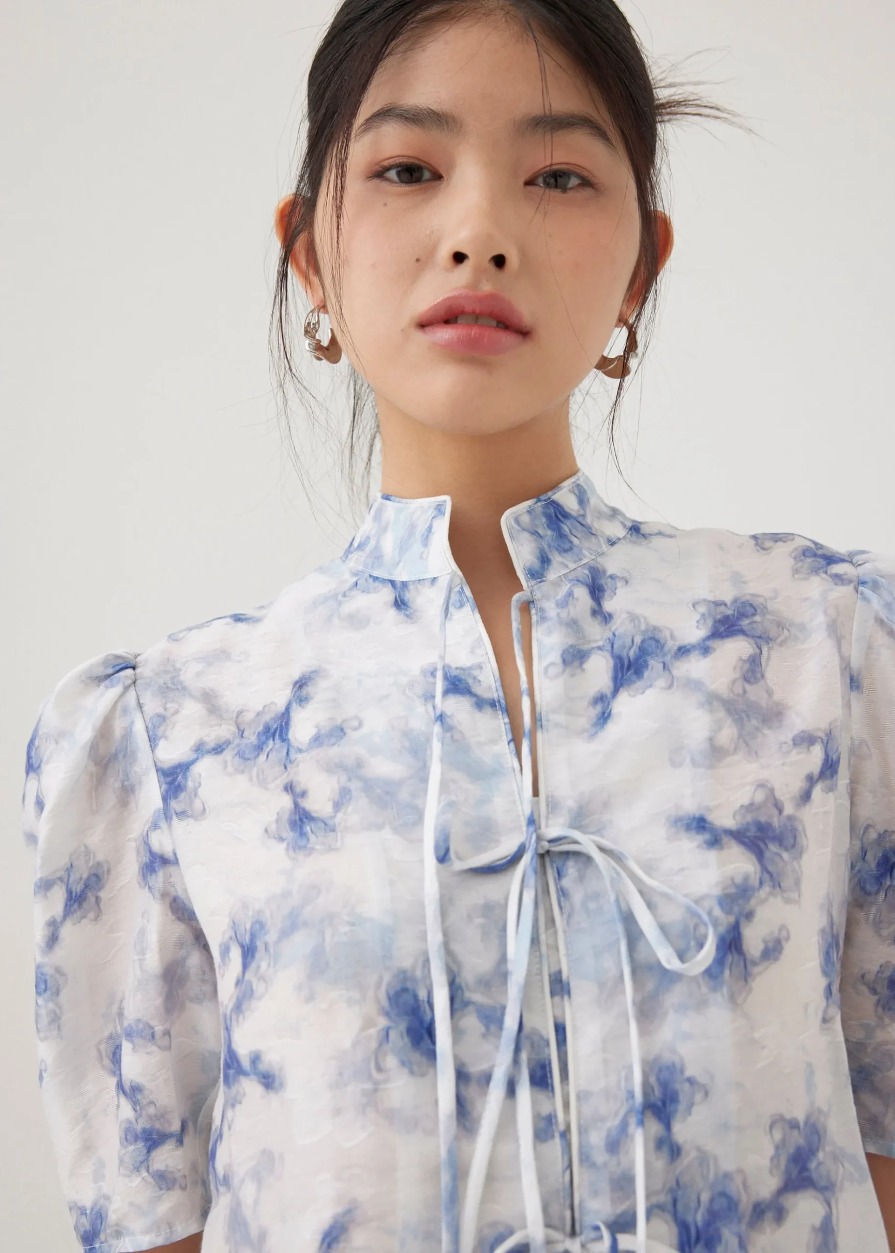 Jian Mandarin Collar Puff Sleeve Blouse in Heirloom Botanicals