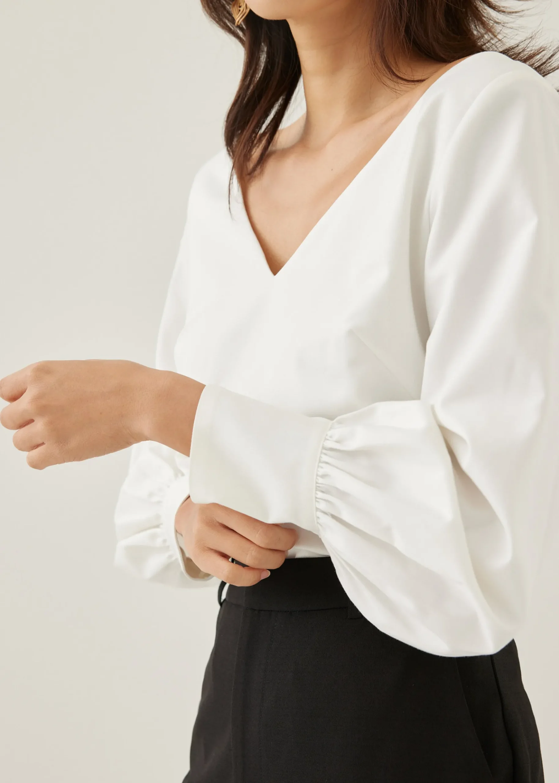 Jorea V-neck Puff Sleeve Blouse