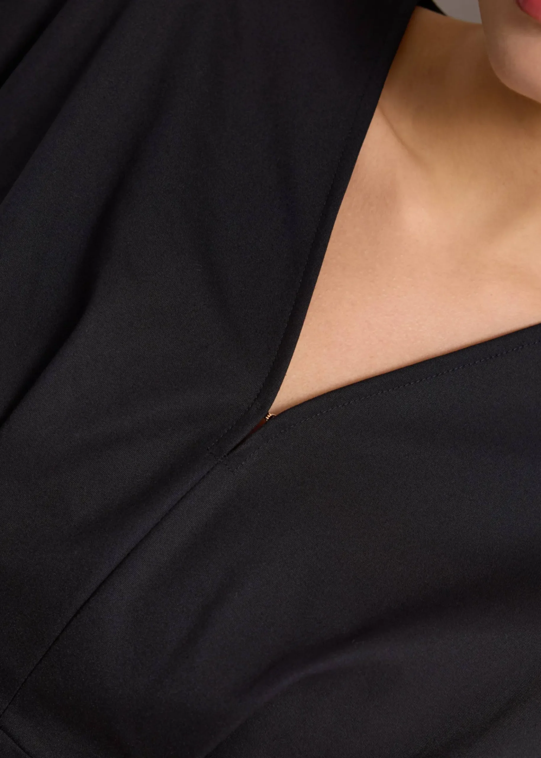Kieun V-neck Column Midi Dress