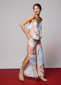 Leggy™ High Waist Straight Leg Pants in Tossed Blooms