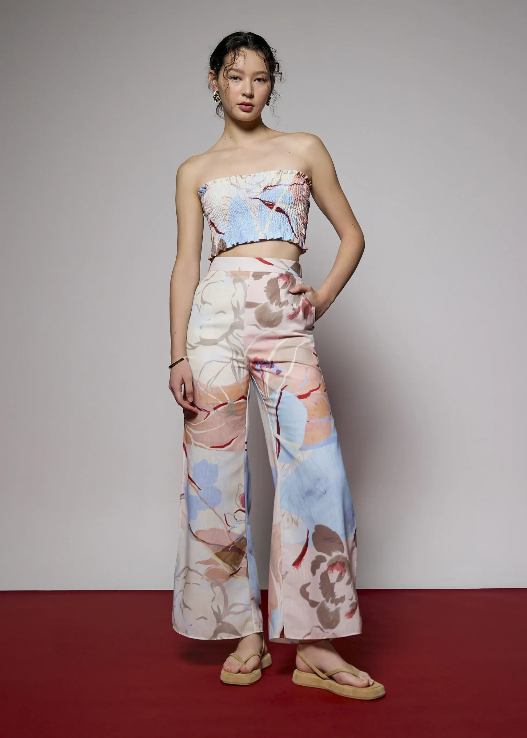 Leggy™ High Waist Straight Leg Pants in Tossed Blooms
