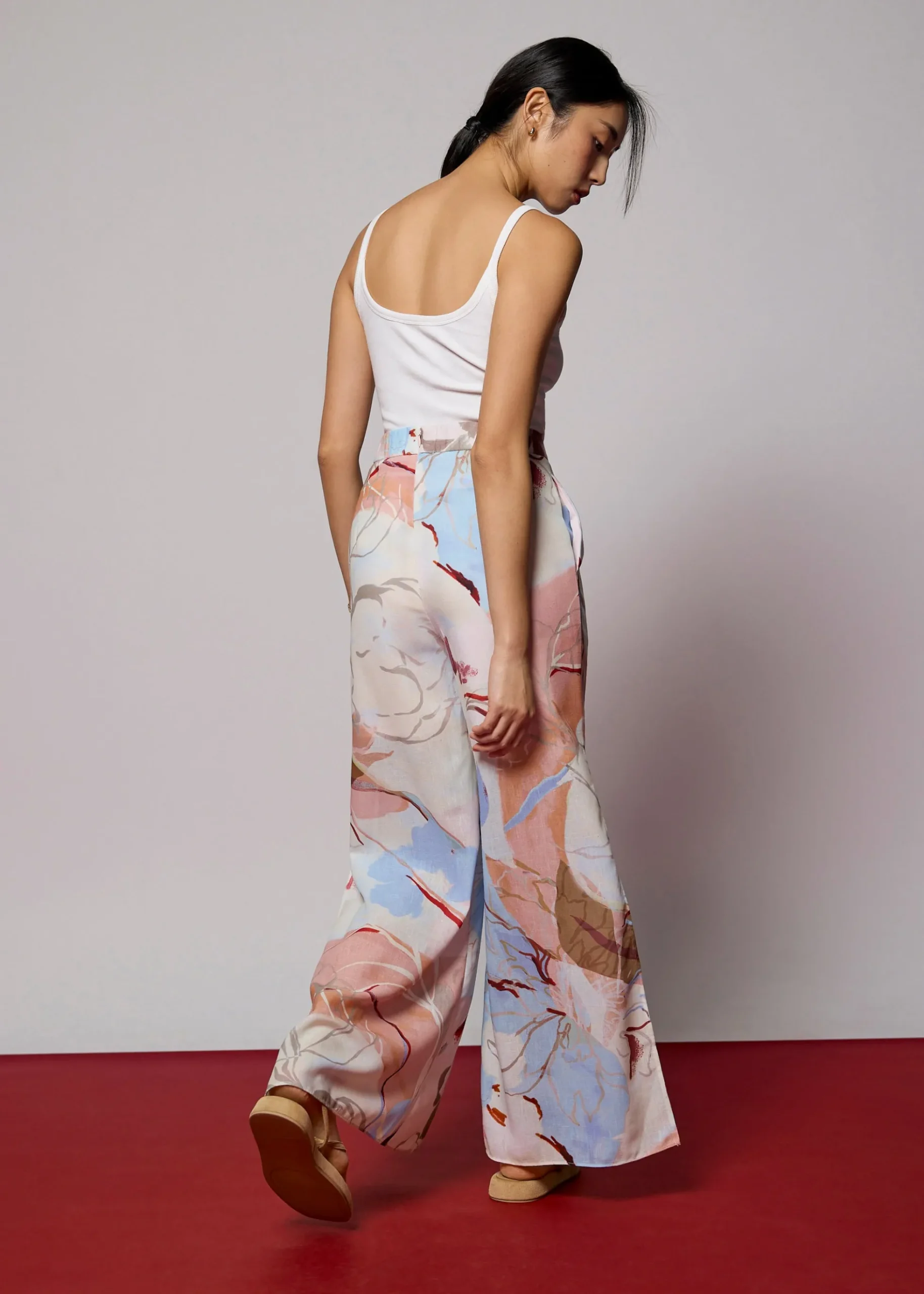 Leggy™ High Waist Straight Leg Pants in Tossed Blooms