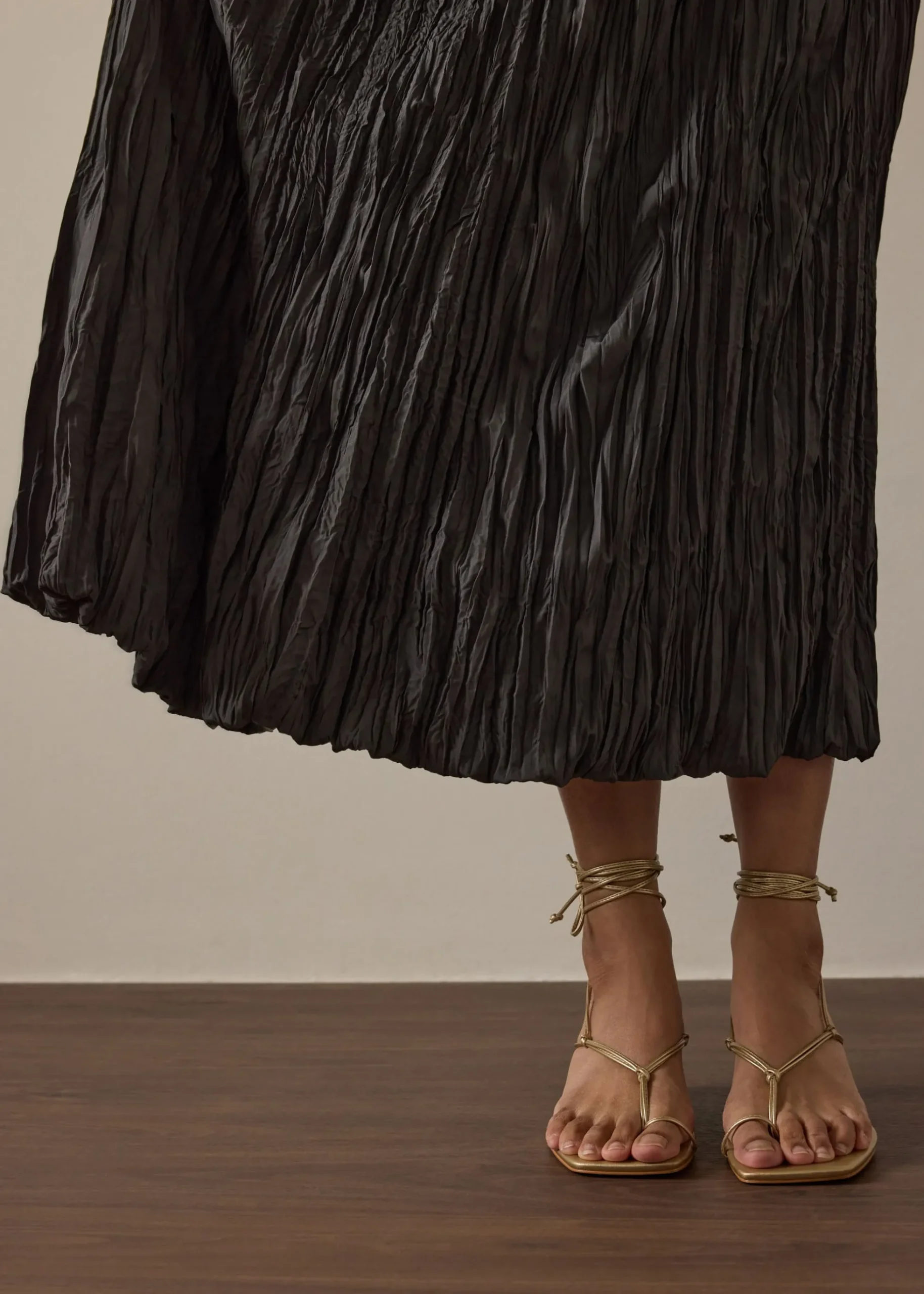 Leila Elastic Crinkled Pleats Flare Maxi Skirt