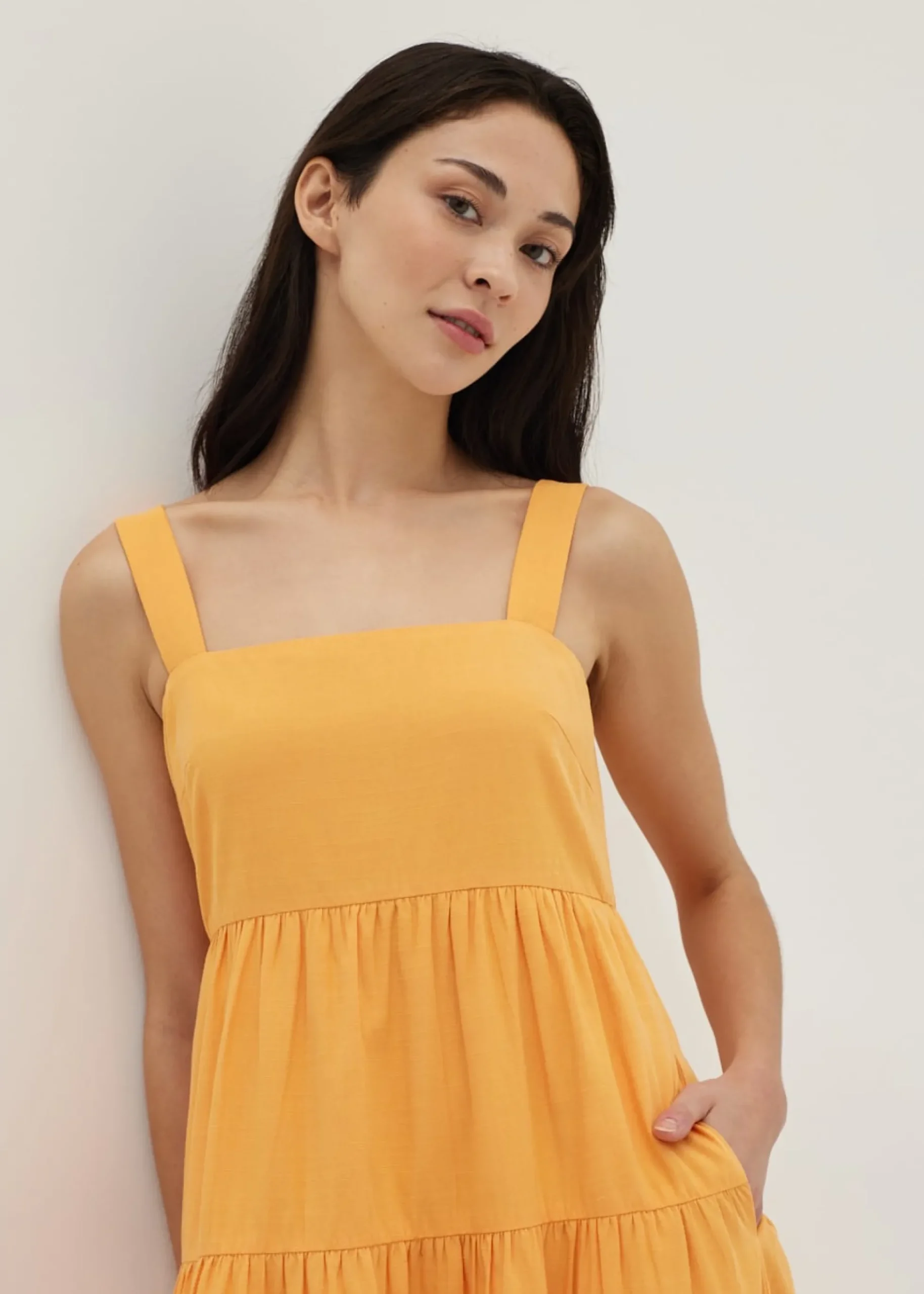 Leona Linen Tiered Maxi Dress