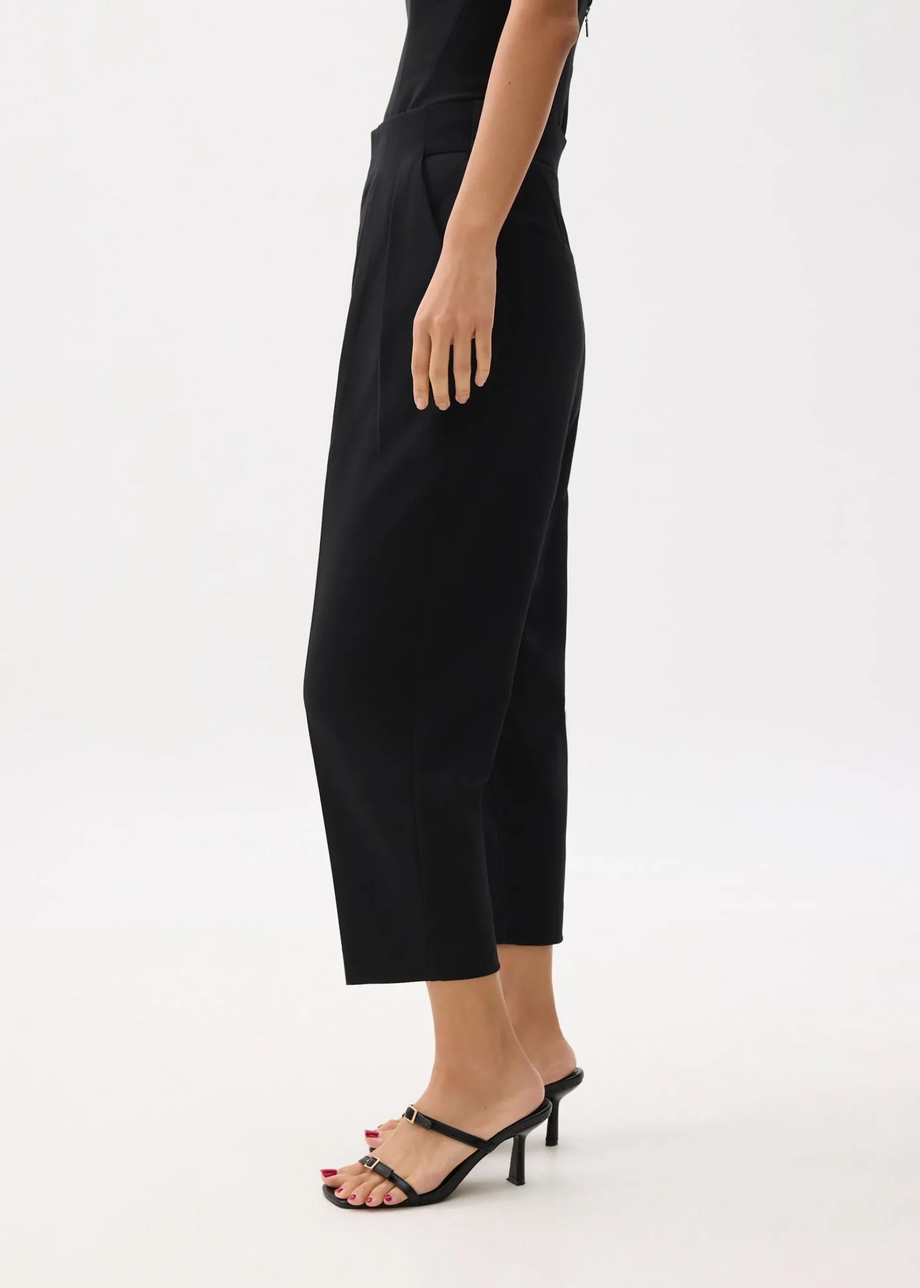 Mika Elastic Pleated Peg Leg Pants
