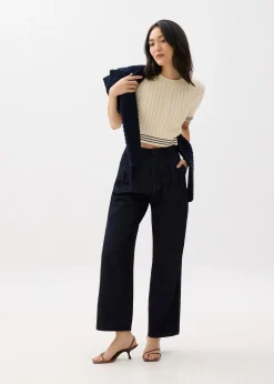 Round Neck Fitted Crop Knit Top