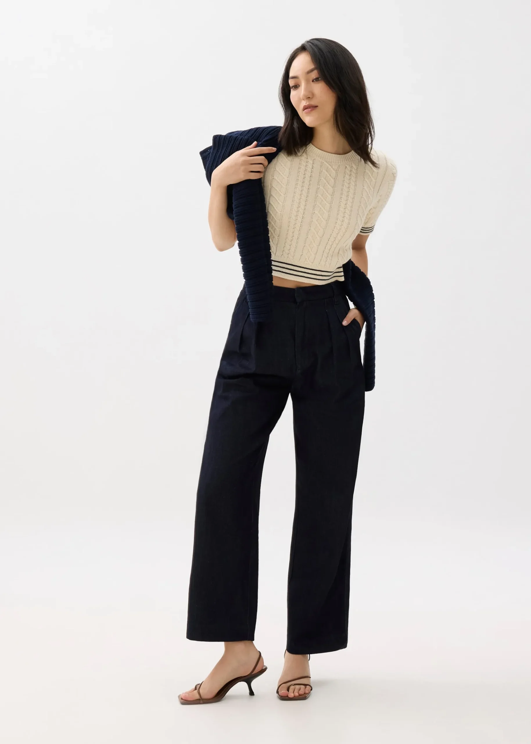 Round Neck Fitted Crop Knit Top