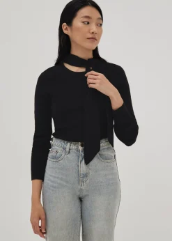 Round Neck Fitted Tie Knit Top