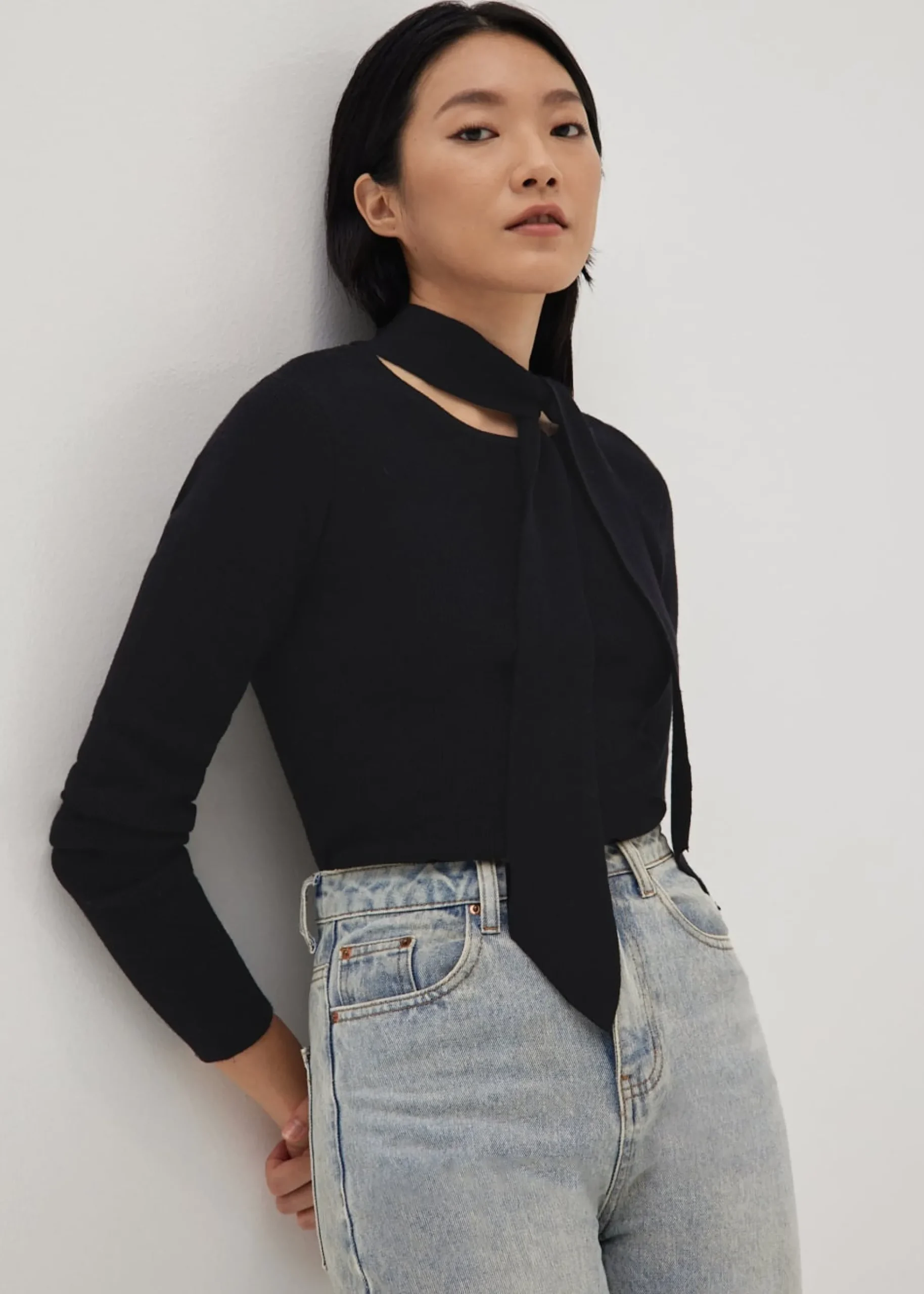 Round Neck Fitted Tie Knit Top