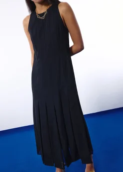 Round Neck Kick Flare Midaxi Dress