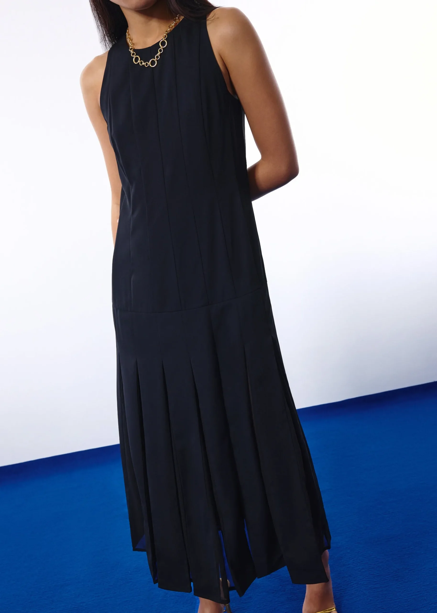 Round Neck Kick Flare Midaxi Dress