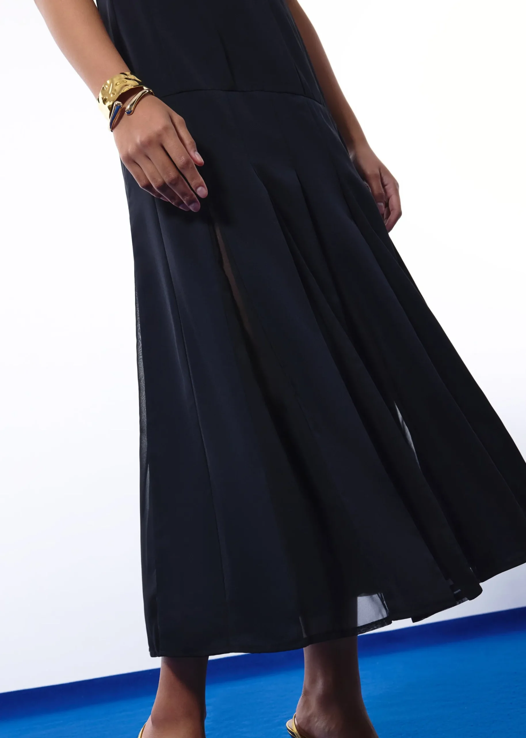 Round Neck Kick Flare Midaxi Dress