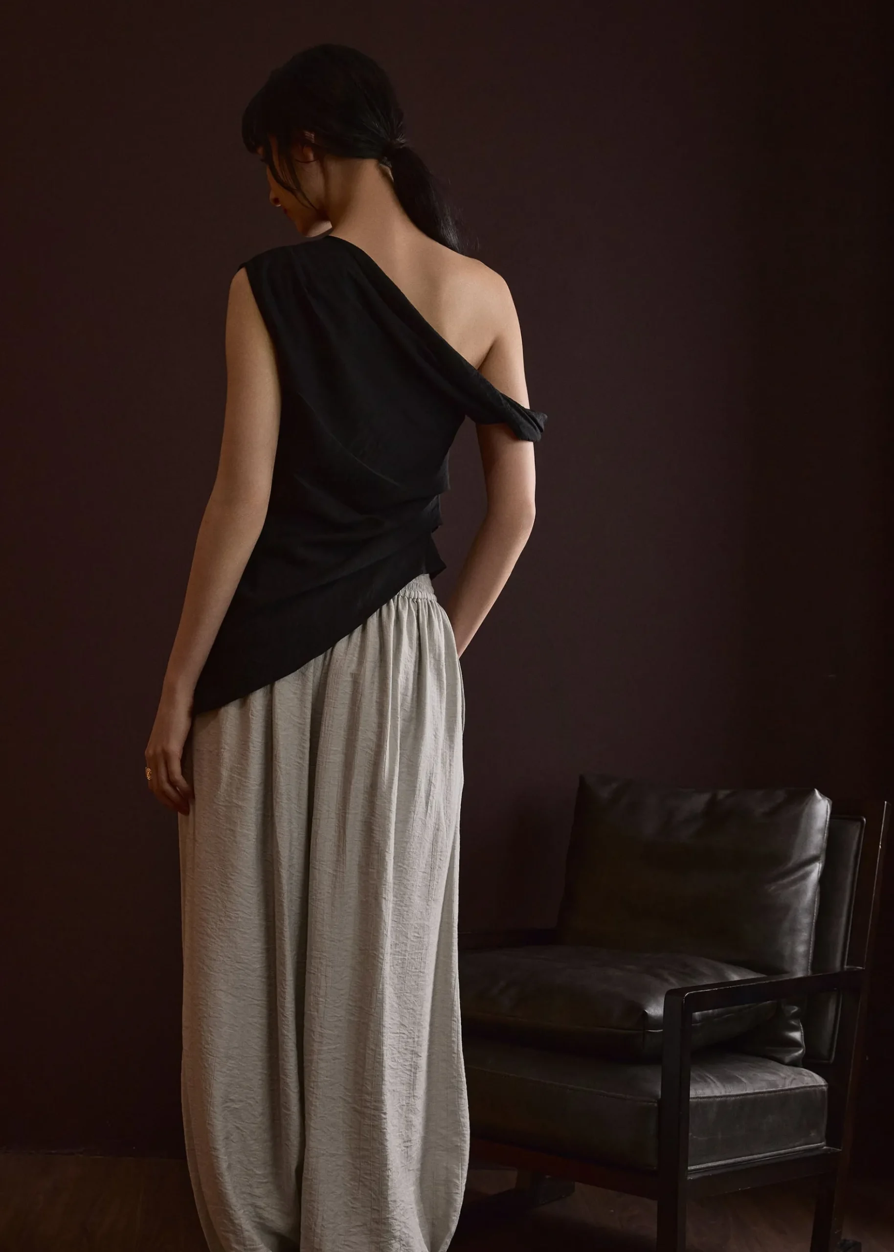 Shoulder Twist Asymmetric Top