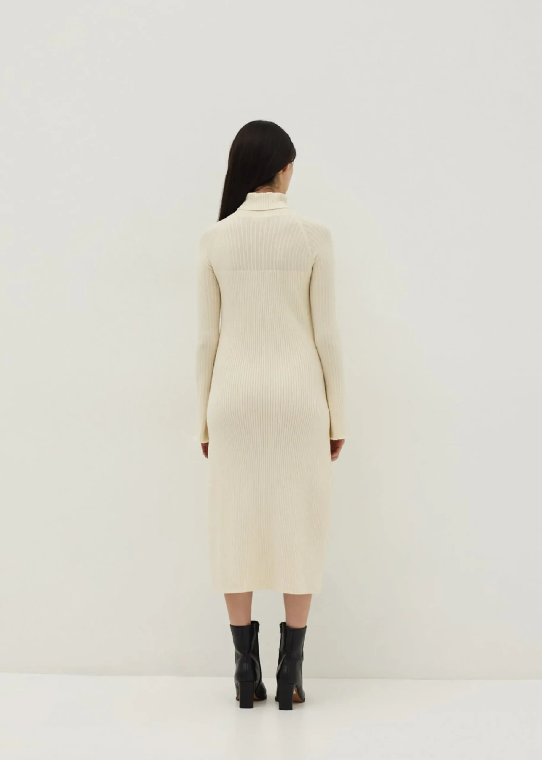 Turtle Neck Flare Sleeve Knit Dress